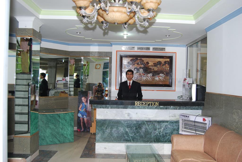 Chichoga Holiday Inn Manāli Zewnętrze zdjęcie