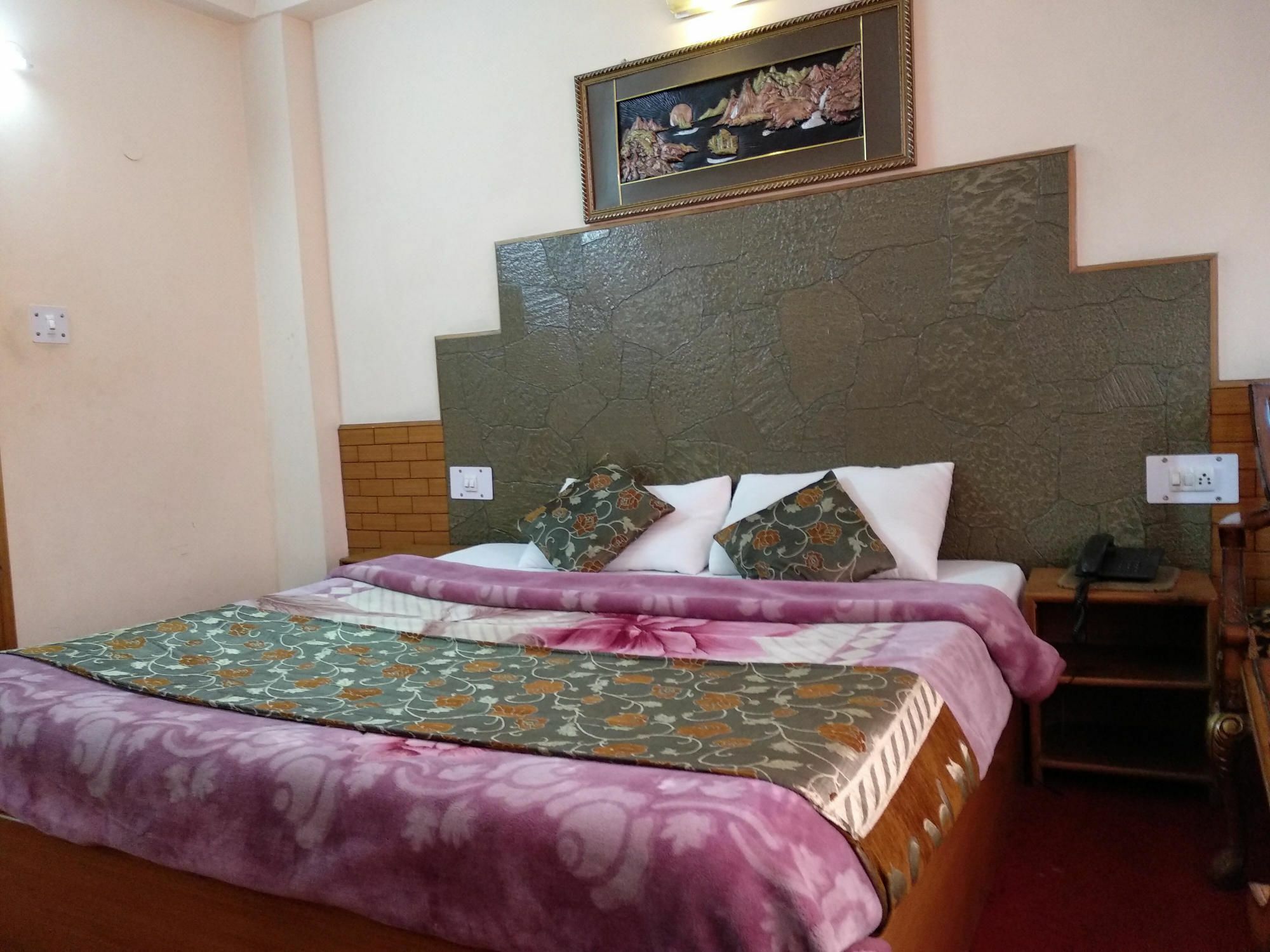 Chichoga Holiday Inn Manāli Zewnętrze zdjęcie